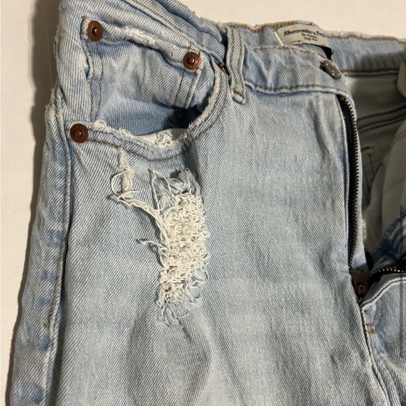 Abercrombie & Fitch The Skinny High Rise light wash distressed size 28 - Picture 5 of 13